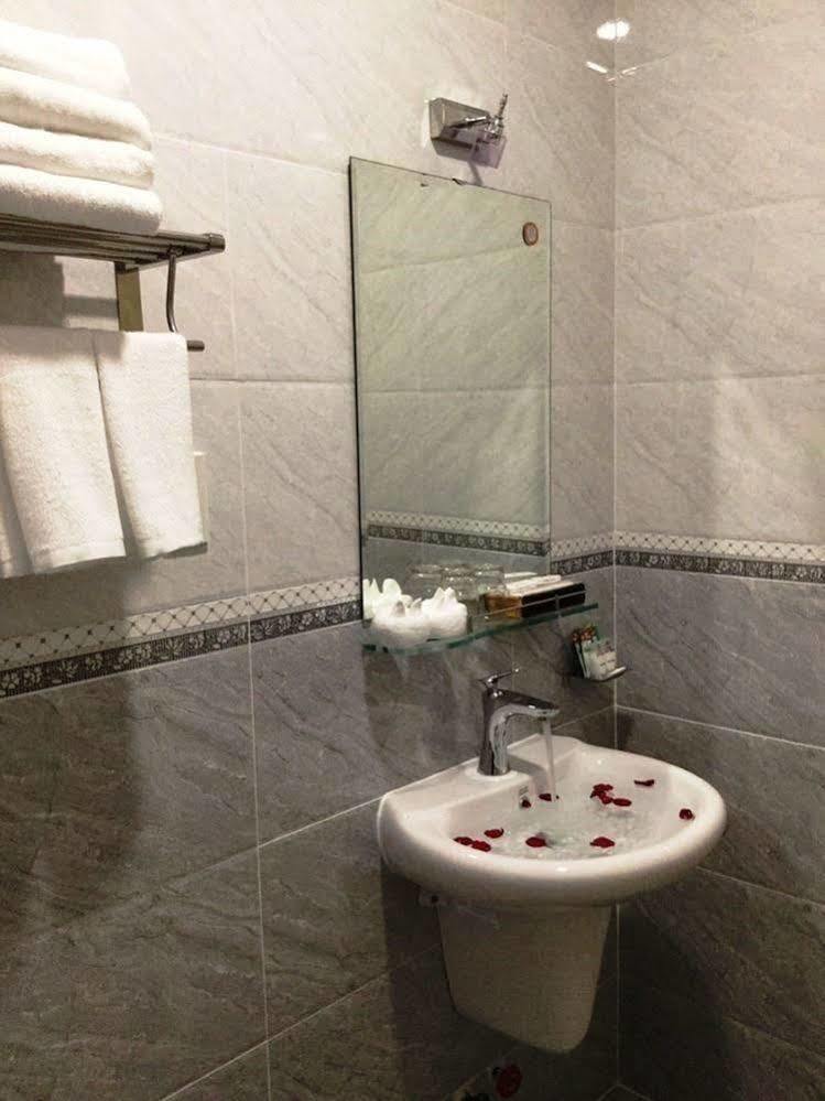 Jiny Tran Hotel Duong Dong  Екстер'єр фото